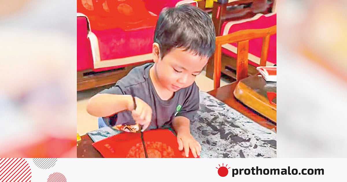 তিন বছর বয়সেই শিশুটি ক্যালিগ্রাফি শিখে গেছে