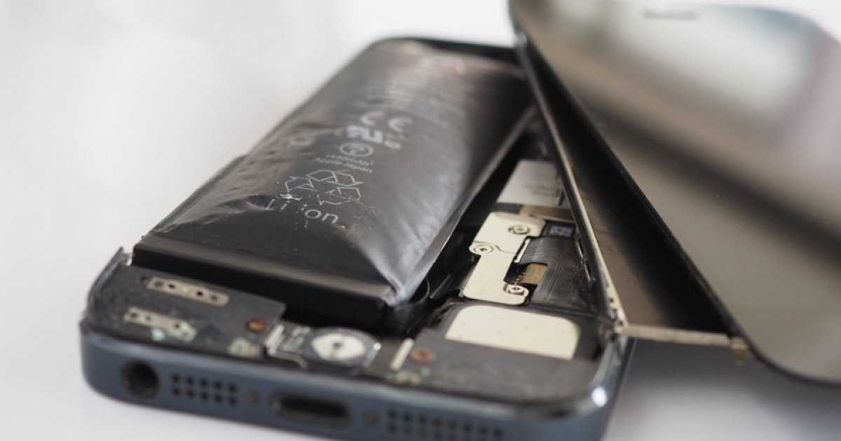 স্মার্টফোনের ব্যাটারি ফুলে গেলে কী করবেন, কী করবেন না