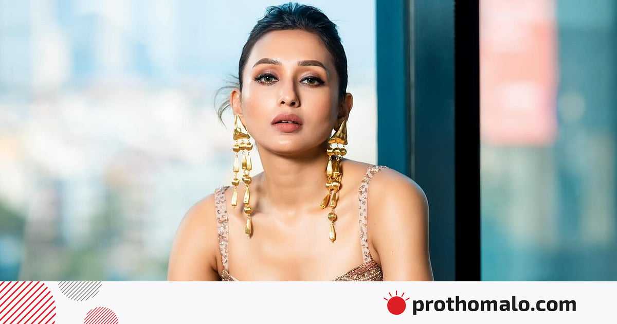 বিকিনিতে ঝড় তুলে মিমি বললেন, অন্তরঙ্গ দৃশ্যে স্বচ্ছন্দ নন