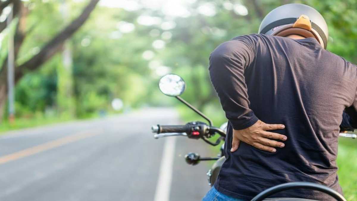 সোজা নাকি ঝুঁকে মোটরসাইকেল চালানো—কোনটা উপকারী?