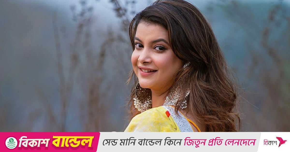 হঠাৎ বিয়ের খবর দিলেন শবনম ফারিয়া